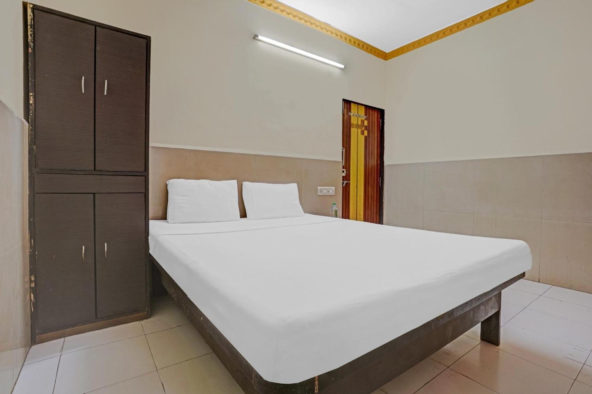 Spot On 81122 Alfa Lodge مومباي المظهر الخارجي الصورة